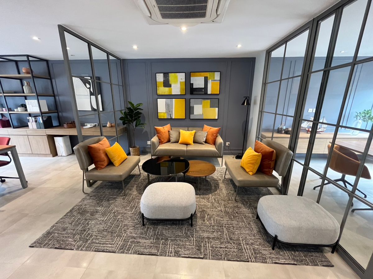 For SaleHome OfficeNawamin, Ramindra : 🏢 Luxurious Home Office for sale, fully furnished, near Central EastVille, the largest house in the project, 51 sq m | 4.5 floors | has a private elevator | Front of the house faces north. Usable area 479.91 sq m | Move in immediately, only 38 million bah