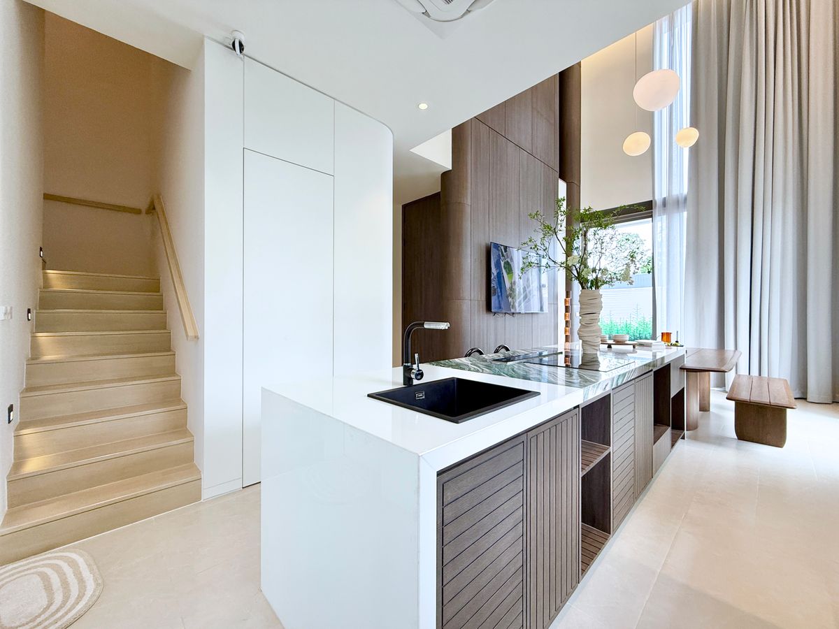 ขายบ้านพระราม 9 เพชรบุรีตัดใหม่ RCA : ขายบ้านตัวอย่างสุดหรู CANVAS RAMA 9 – แบบ Atelier บ้านเดี่ยว 3 ชั้น พร้อมลิฟต์ส่วนตัว หลังเดียวในโครงการที่มี “สระว่ายน้ำส่วนตัว” และ “ที่ดินใหญ่ที่สุด”