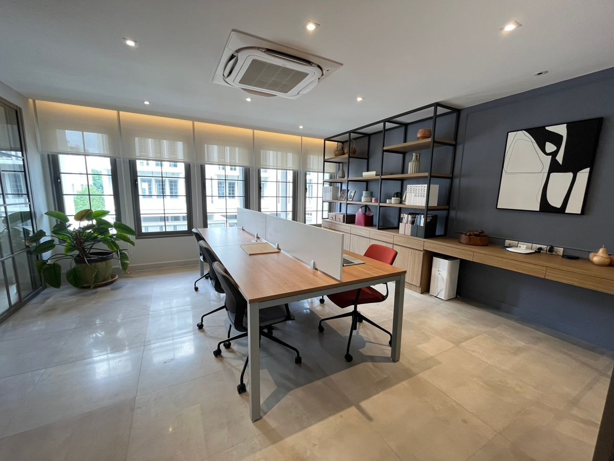 For SaleHome OfficeNawamin, Ramindra : 🏢 Luxurious Home Office for sale, fully furnished, near Central EastVille, the largest house in the project, 51 sq m | 4.5 floors | has a private elevator | Front of the house faces north. Usable area 479.91 sq m | Move in immediately, only 38 million bah