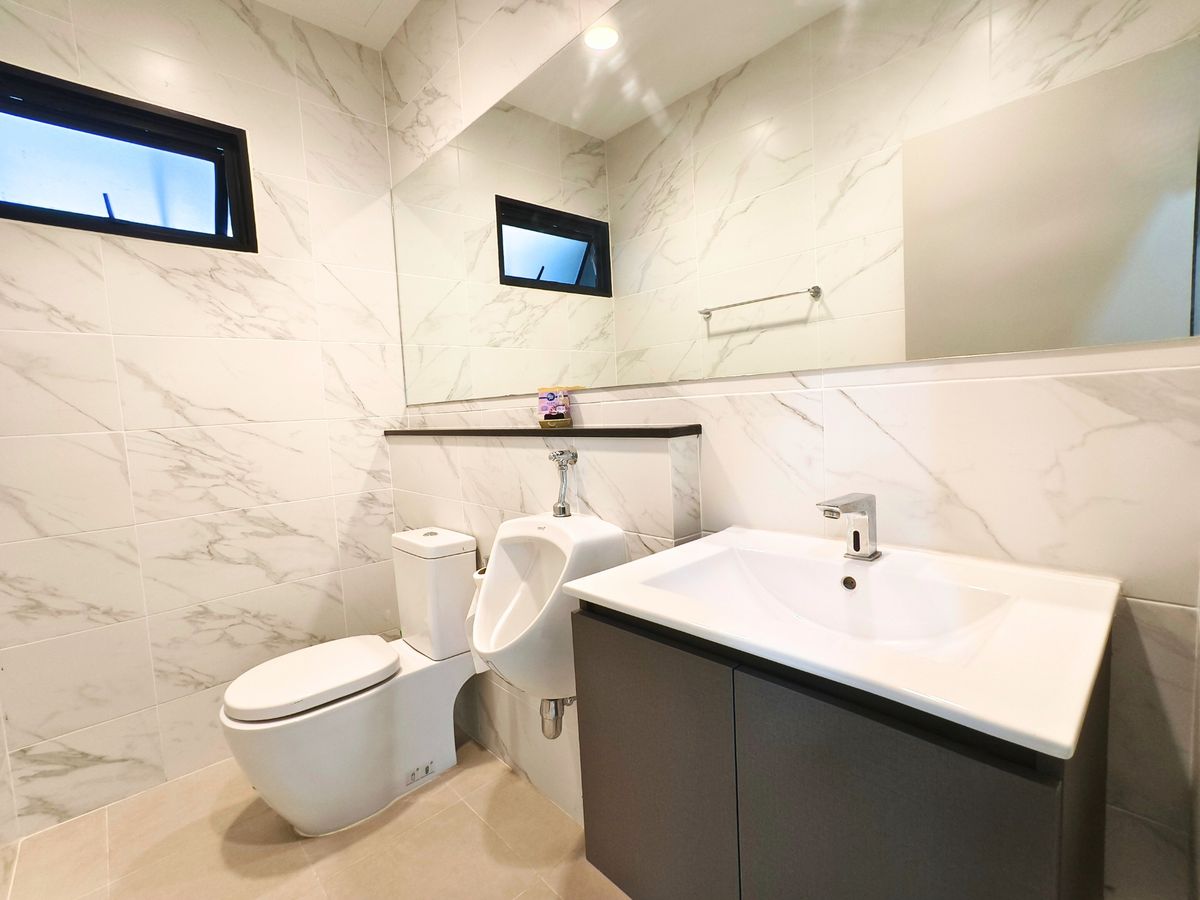 ให้เช่าโฮมออฟฟิศเกษตร นวมินทร์ ลาดปลาเค้า : ให้เช่า โฮมออฟฟิศหรู 4 ชั้น ติดถนนนวลจันทร์ Premium Place Mix Ekamai-Ramintra หน้ากว้าง 5.5 เมตร 2 ห้องทำงานใหญ่ 3 ห้องนอน 4 ห้องน้ำ 28 ตร.ว. 