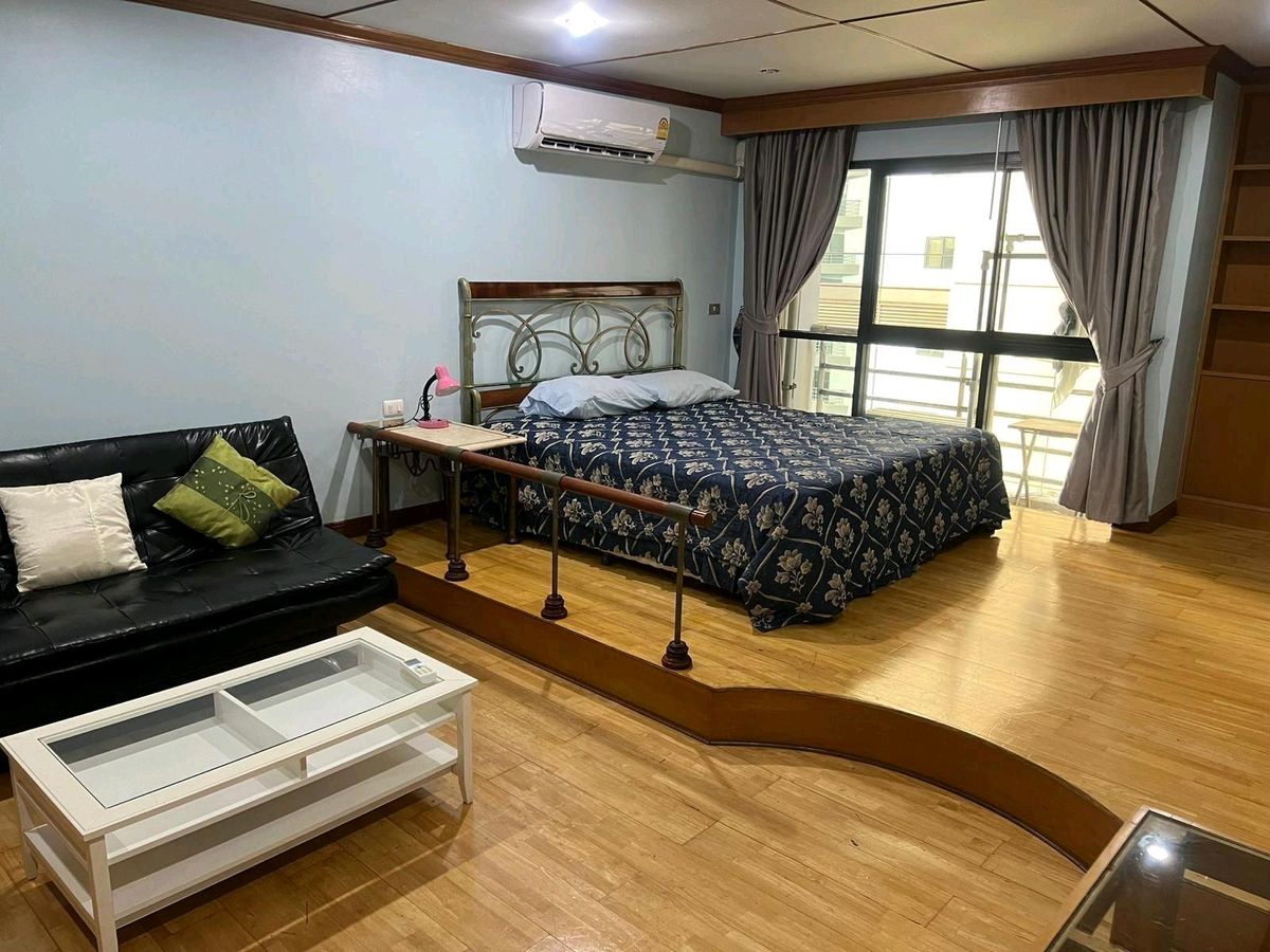 ให้เช่าคอนโดวิทยุ ชิดลม หลังสวน : Condo for rent at The Grand 15,000 Baht/ Month 44 square.m ready to move in.  contact  Apple Tel & Line 081-658-2322 for more information 