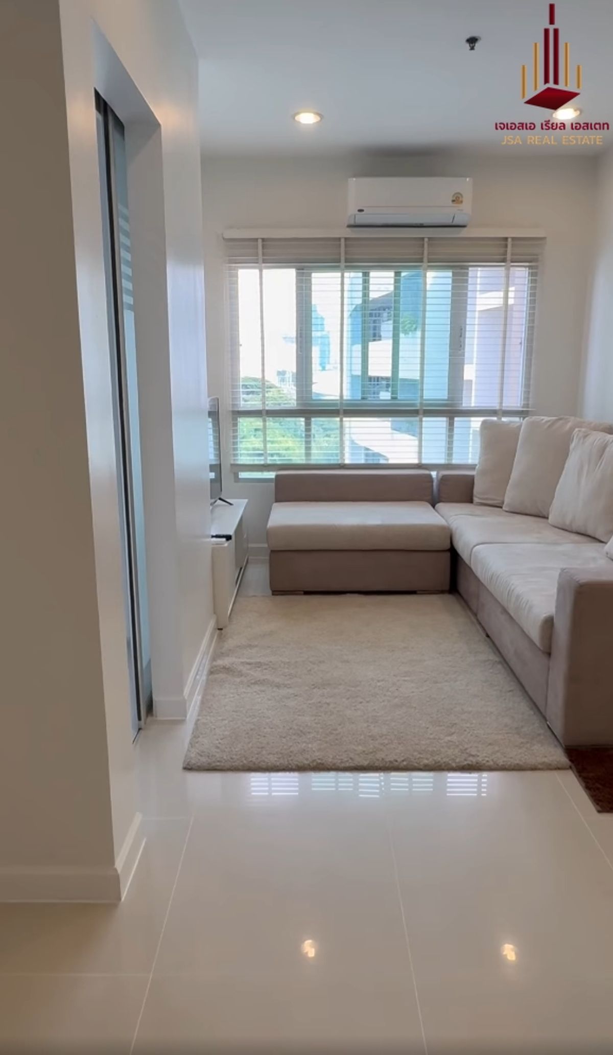 For RentCondoWongwianyai, Charoennakor : ✨ For Rent: Q House Sathorn Condo ✨ 💰 Only 33,000 thb/month