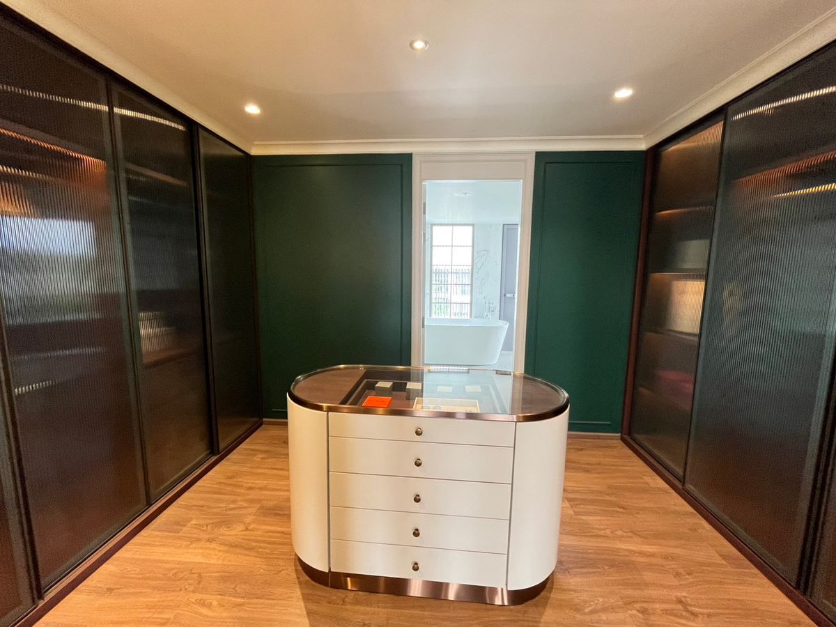 For SaleHome OfficeNawamin, Ramindra : 🏢 Luxurious Home Office for sale, fully furnished, near Central EastVille, the largest house in the project, 51 sq m | 4.5 floors | has a private elevator | Front of the house faces north. Usable area 479.91 sq m | Move in immediately, only 38 million bah