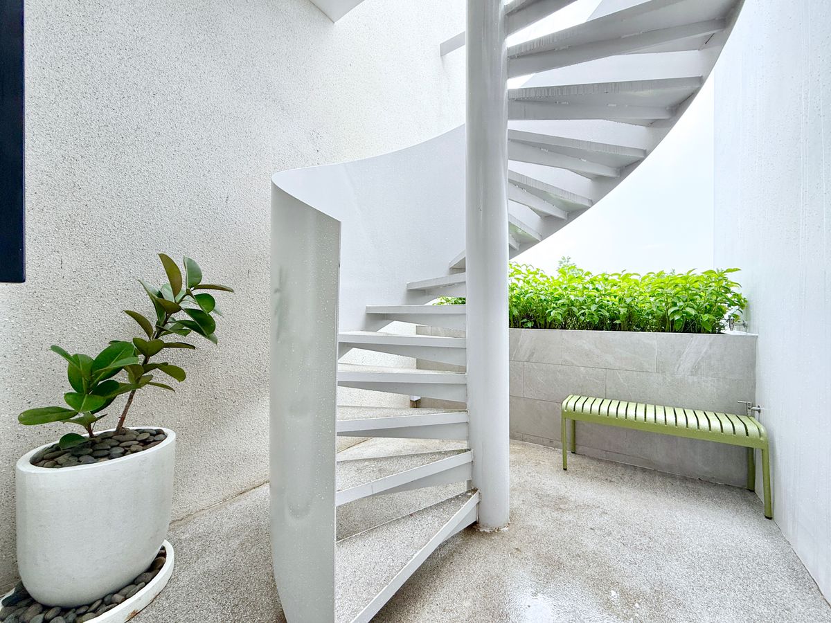 ขายบ้านพระราม 9 เพชรบุรีตัดใหม่ RCA : ขายบ้านตัวอย่างสุดหรู CANVAS RAMA 9 – แบบ Atelier บ้านเดี่ยว 3 ชั้น พร้อมลิฟต์ส่วนตัว หลังเดียวในโครงการที่มี “สระว่ายน้ำส่วนตัว” และ “ที่ดินใหญ่ที่สุด”