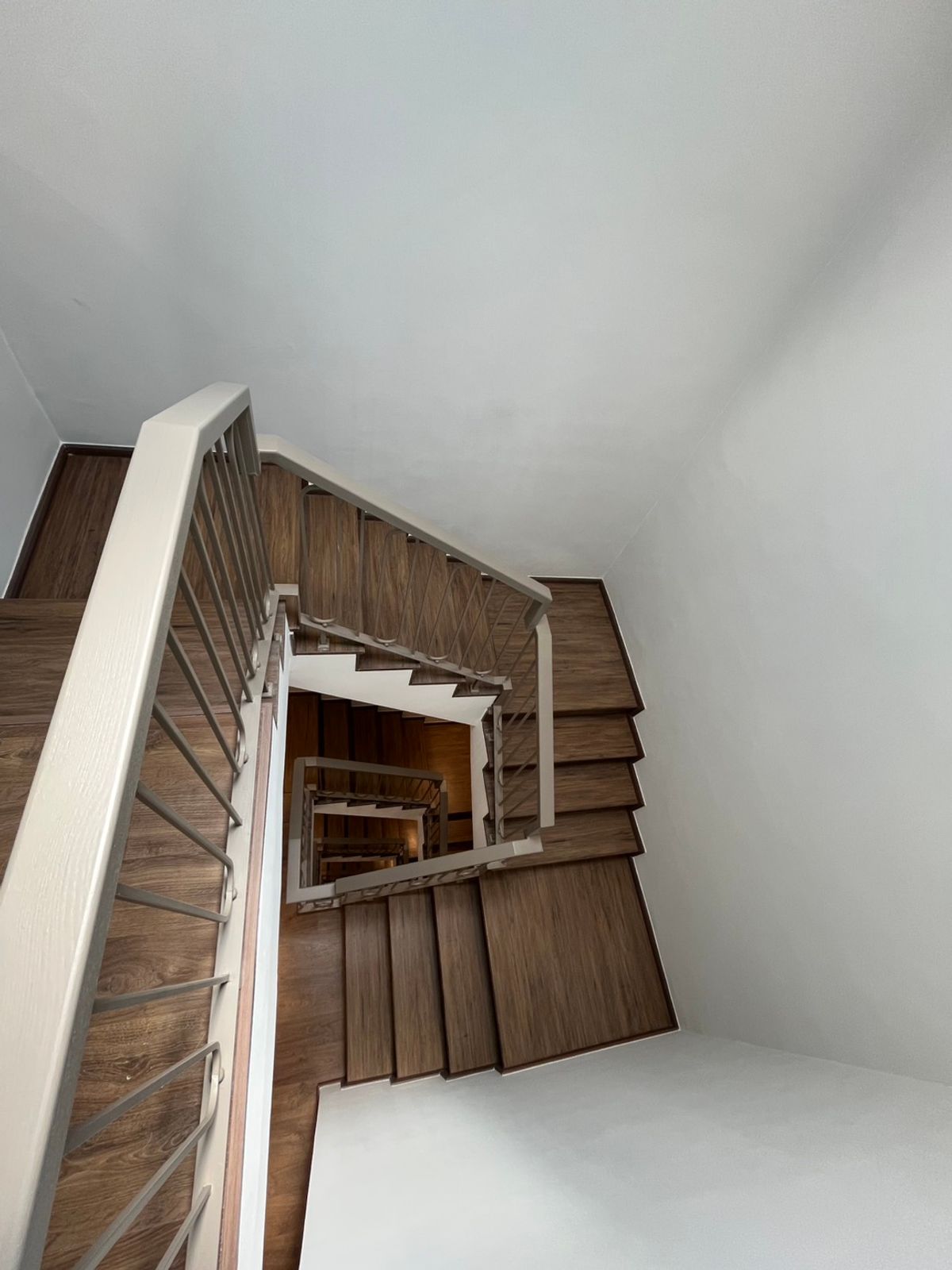 For SaleHome OfficeNawamin, Ramindra : 🏢 Luxurious Home Office for sale, fully furnished, near Central EastVille, the largest house in the project, 51 sq m | 4.5 floors | has a private elevator | Front of the house faces north. Usable area 479.91 sq m | Move in immediately, only 38 million bah