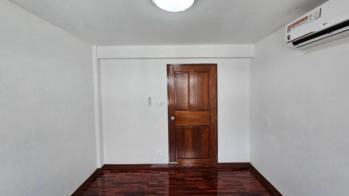 ขายทาวน์โฮมเลียบทางด่วนรามอินทรา : ขาย พรีเมี่ยม ทาวน์โฮม 3.5 ชั้น โครงการ เดอะ ฮาบิแทท ศรีวรา (ลาดพร้าว 94) ติดกับ หมู่บ้าน ทาวน์อินทาวน์ และโรงเรียนนานาชาติ