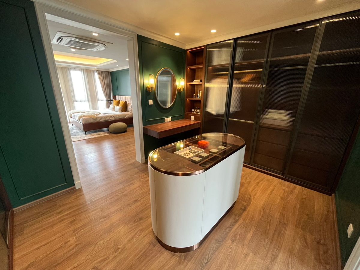 For SaleHome OfficeNawamin, Ramindra : 🏢 Luxurious Home Office for sale, fully furnished, near Central EastVille, the largest house in the project, 51 sq m | 4.5 floors | has a private elevator | Front of the house faces north. Usable area 479.91 sq m | Move in immediately, only 38 million bah