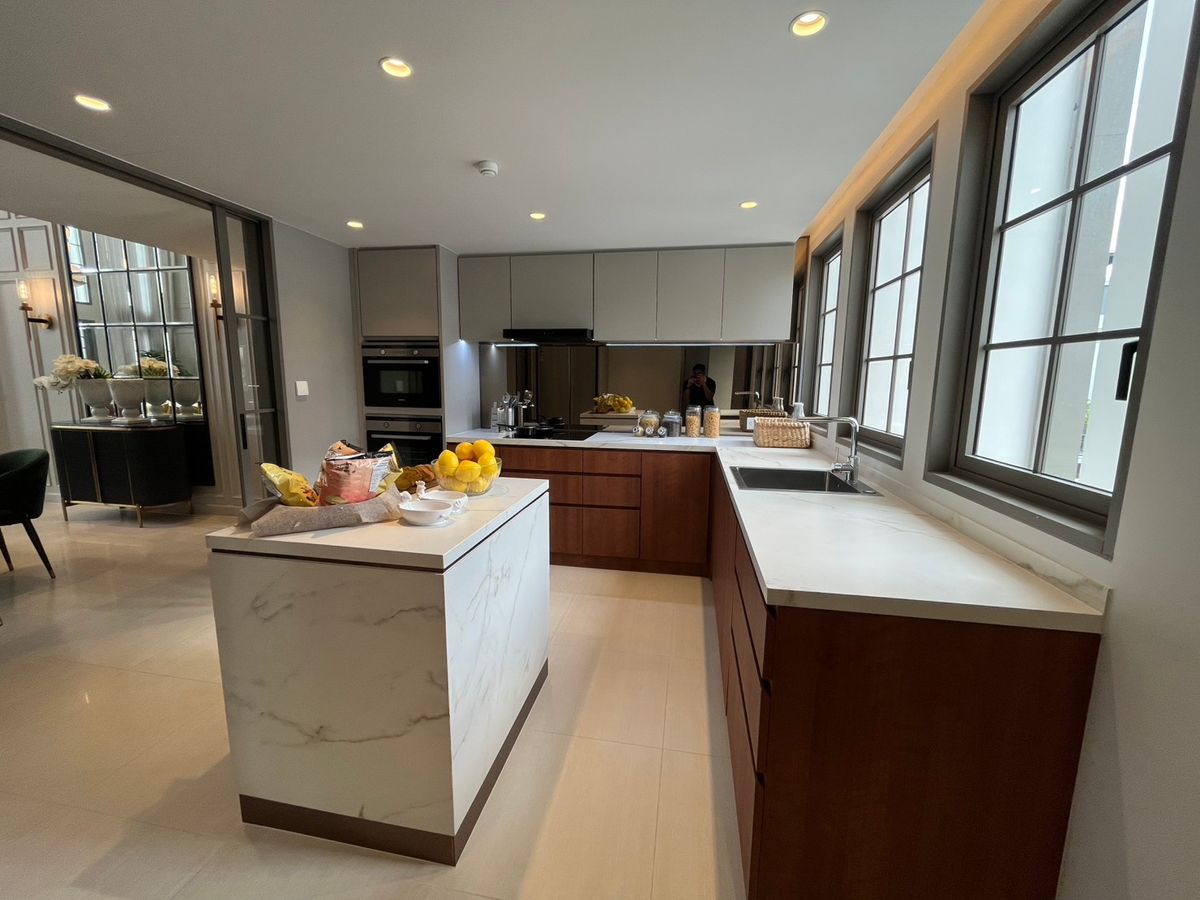 For SaleHome OfficeNawamin, Ramindra : 🏢 Luxurious Home Office for sale, fully furnished, near Central EastVille, the largest house in the project, 51 sq m | 4.5 floors | has a private elevator | Front of the house faces north. Usable area 479.91 sq m | Move in immediately, only 38 million bah