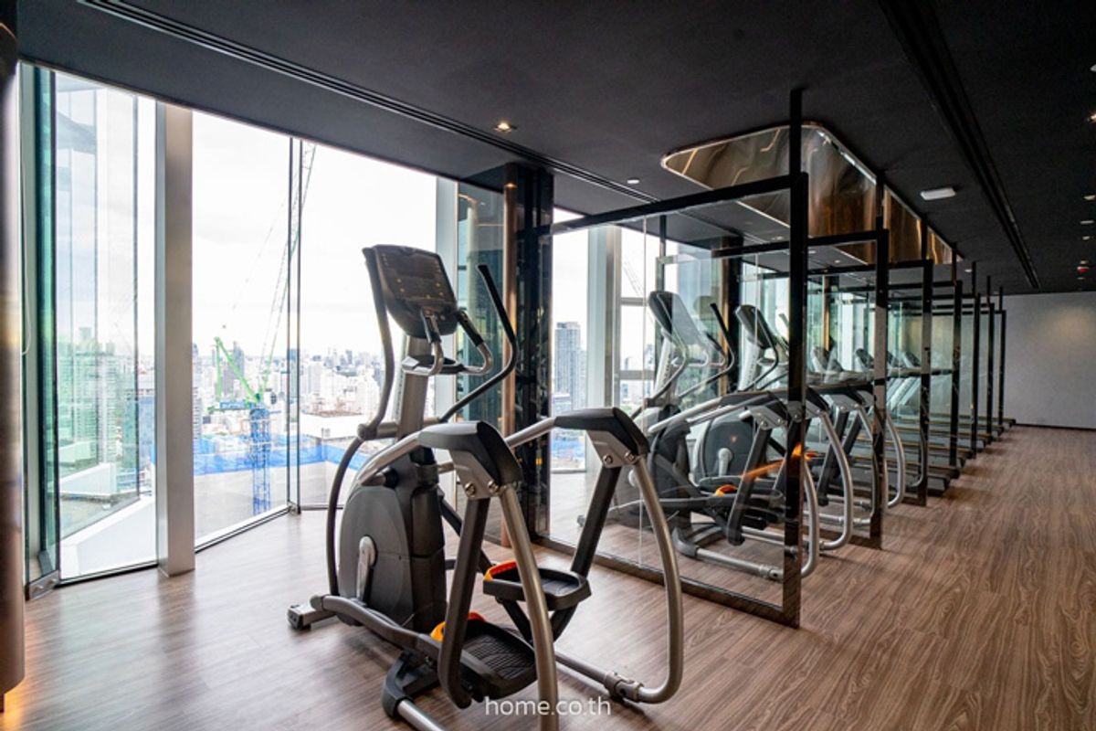 For RentCondoRama9, Petchburi, RCA : Brand new renovated room, high floor, beautifully decorated, built-in throughout the room, 1+1 bedroom @ Life Asoke Rama 9