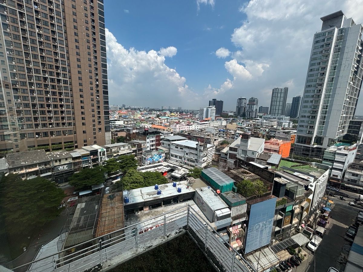 For RentCondoOnnut, Udomsuk : 🏡 For Rent – Skywalk Residence
📍 Floor 12 | Corner unit | 1 Bedroom, 1 Bathroom (with bathtub) | 52 sq.m. | Beautiful unblocked view :25,000THB ✅ Negotiable 