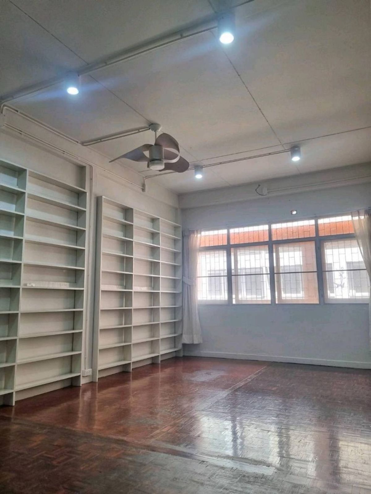 For RentShop HouseOnnut, Udomsuk : Commercial building for rent, Bang Chak zone, near BTS Bang Chak, only 3 minutes.