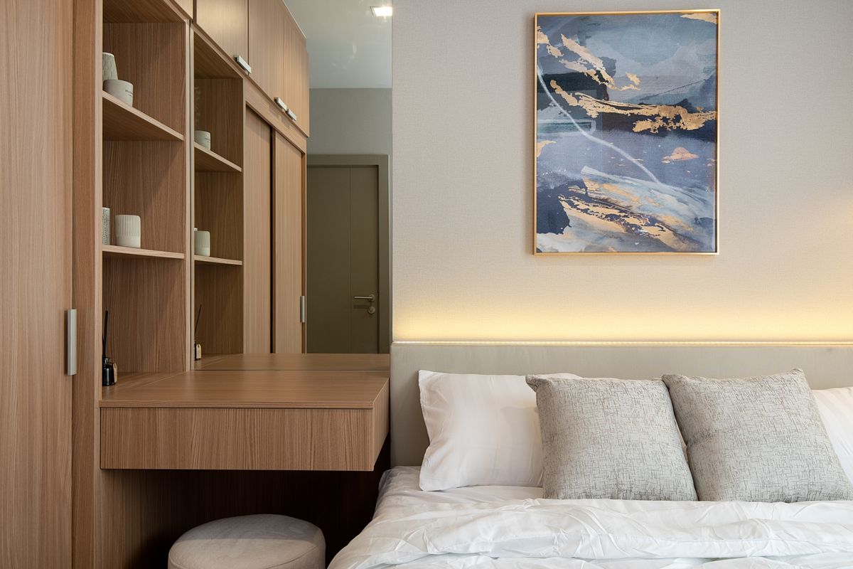 For RentCondoRama9, Petchburi, RCA : Brand new renovated room, high floor, beautifully decorated, built-in throughout the room, 1+1 bedroom @ Life Asoke Rama 9