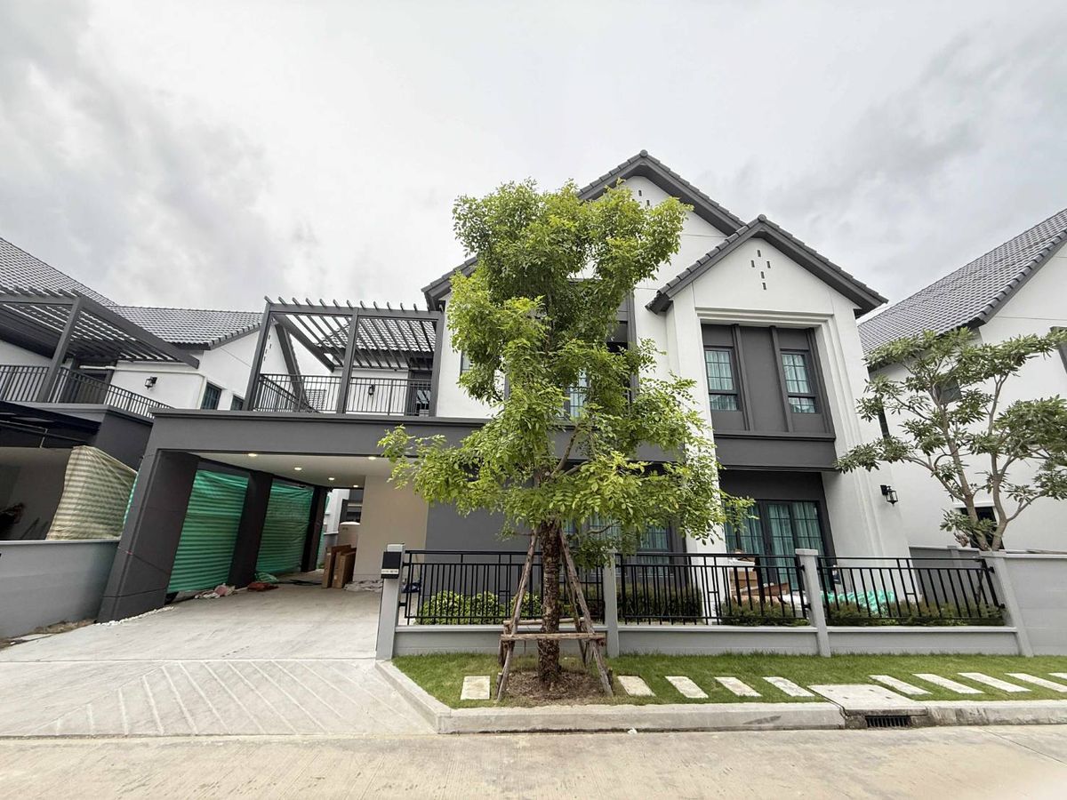 For RentHouseBangna, Bearing, Lasalle : ✨ Luxury Single House at Centro Bangna Phase 2 – 4 Bedrooms, 5 Bathrooms | Fully Furnished & Move-in Ready | 3-Car Parking | Close to Mega Bangna