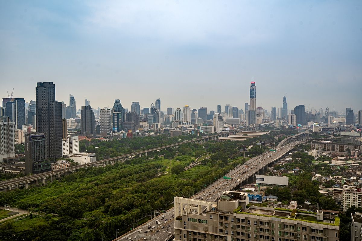 For RentCondoRama9, Petchburi, RCA : Brand new renovated room, high floor, beautifully decorated, built-in throughout the room, 1+1 bedroom @ Life Asoke Rama 9