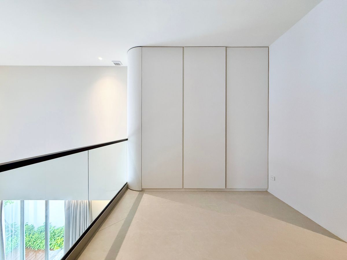 ขายบ้านพระราม 9 เพชรบุรีตัดใหม่ RCA : ขายบ้านตัวอย่างสุดหรู CANVAS RAMA 9 – แบบ Atelier บ้านเดี่ยว 3 ชั้น พร้อมลิฟต์ส่วนตัว หลังเดียวในโครงการที่มี “สระว่ายน้ำส่วนตัว” และ “ที่ดินใหญ่ที่สุด”