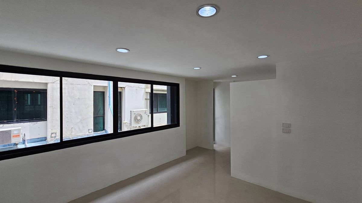 ขายทาวน์โฮมเลียบทางด่วนรามอินทรา : ขาย พรีเมี่ยม ทาวน์โฮม 3.5 ชั้น โครงการ เดอะ ฮาบิแทท ศรีวรา (ลาดพร้าว 94) ติดกับ หมู่บ้าน ทาวน์อินทาวน์ และโรงเรียนนานาชาติ