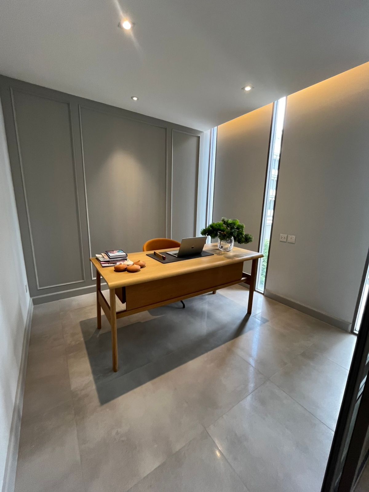 For SaleHome OfficeNawamin, Ramindra : 🏢 Luxurious Home Office for sale, fully furnished, near Central EastVille, the largest house in the project, 51 sq m | 4.5 floors | has a private elevator | Front of the house faces north. Usable area 479.91 sq m | Move in immediately, only 38 million bah