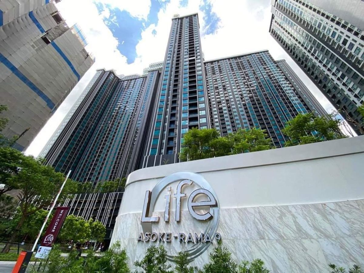 For RentCondoRama9, Petchburi, RCA : Brand new renovated room, high floor, beautifully decorated, built-in throughout the room, 1+1 bedroom @ Life Asoke Rama 9