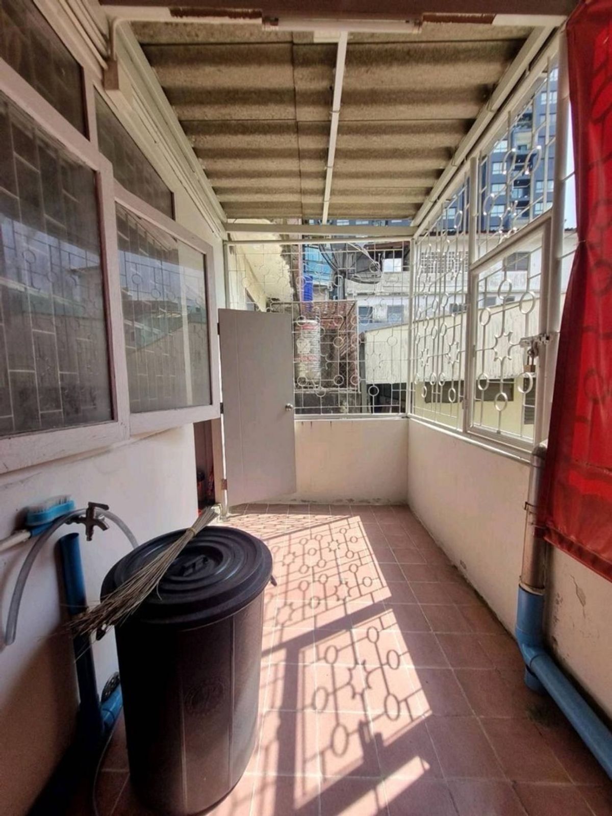 For RentShop HouseOnnut, Udomsuk : Commercial building for rent, Bang Chak zone, near BTS Bang Chak, only 3 minutes.