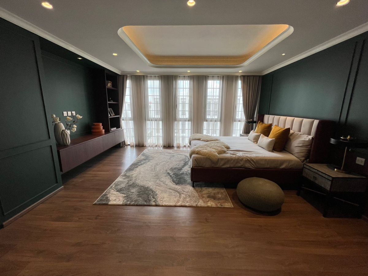 For SaleHome OfficeNawamin, Ramindra : 🏢 Luxurious Home Office for sale, fully furnished, near Central EastVille, the largest house in the project, 51 sq m | 4.5 floors | has a private elevator | Front of the house faces north. Usable area 479.91 sq m | Move in immediately, only 38 million bah