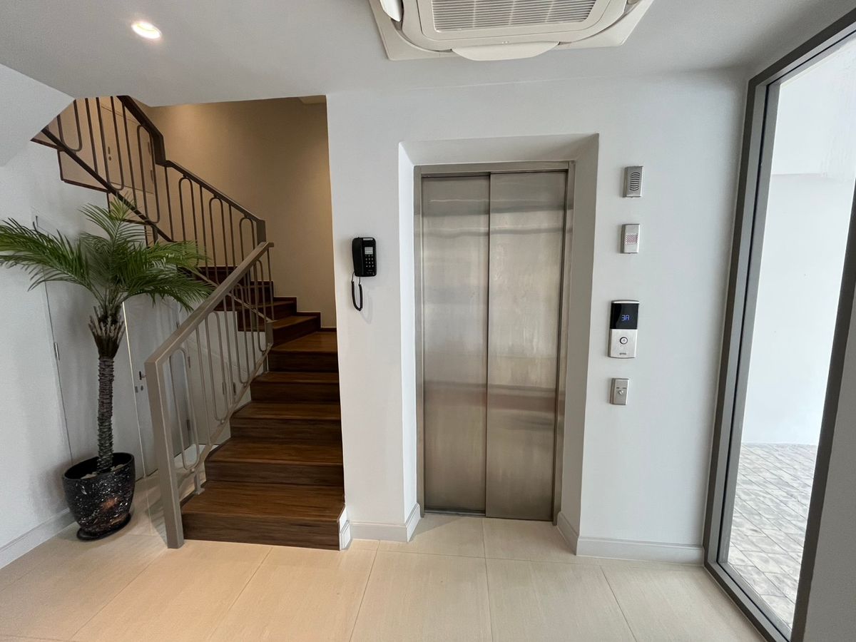 For SaleHome OfficeNawamin, Ramindra : 🏢 Luxurious Home Office for sale, fully furnished, near Central EastVille, the largest house in the project, 51 sq m | 4.5 floors | has a private elevator | Front of the house faces north. Usable area 479.91 sq m | Move in immediately, only 38 million bah