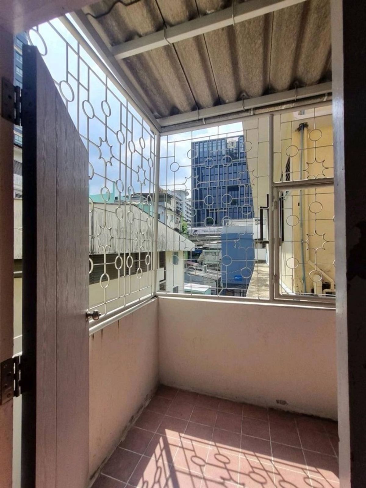 For RentShop HouseOnnut, Udomsuk : Commercial building for rent, Bang Chak zone, near BTS Bang Chak, only 3 minutes.