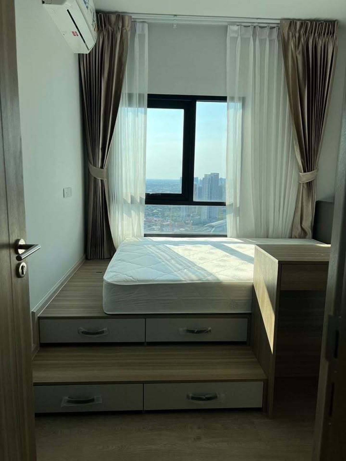 For RentCondoThaphra, Talat Phlu, Wutthakat : Best value in the Altitude Unicorn Sathorn–Tha Phra project.