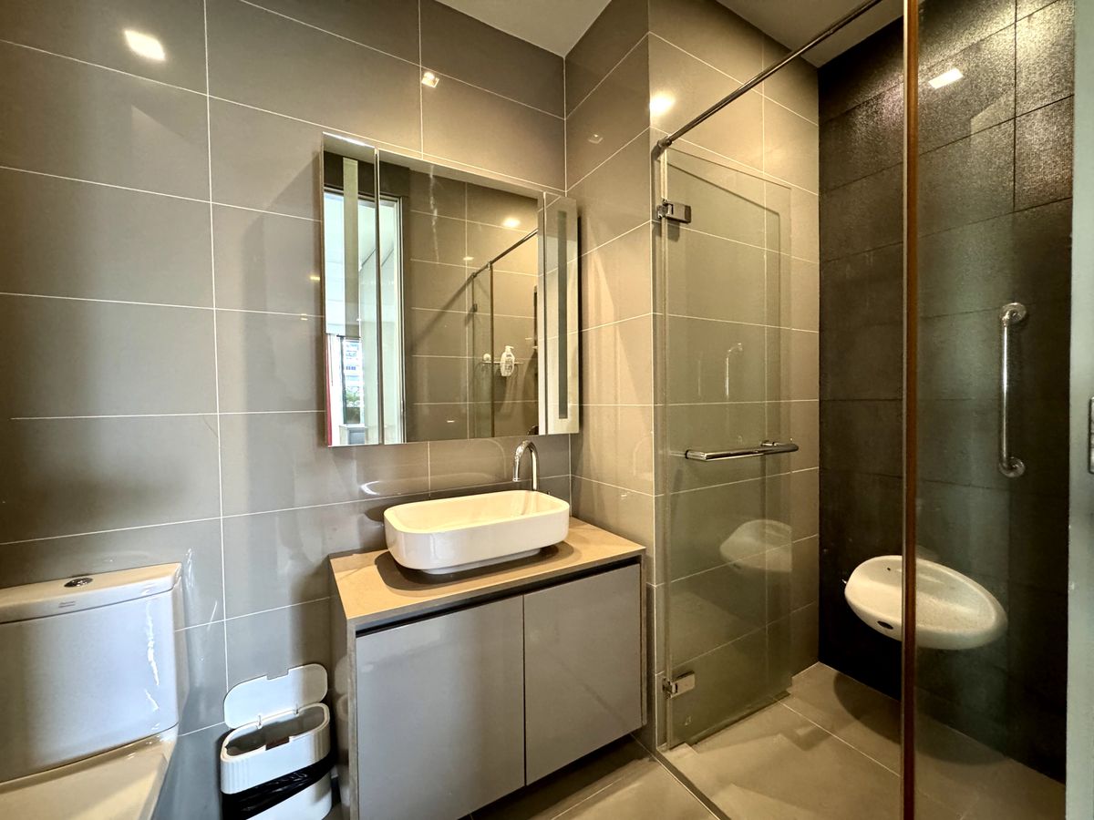 ให้เช่าคอนโดสีลม ศาลาแดง บางรัก : 🐶 เลี้ยงสัตว์ได้ ระเบียงใหญ่กว่า 70ตร.ม‼️. M Silom 350ม.จาก BTS ช่องนนทรี 