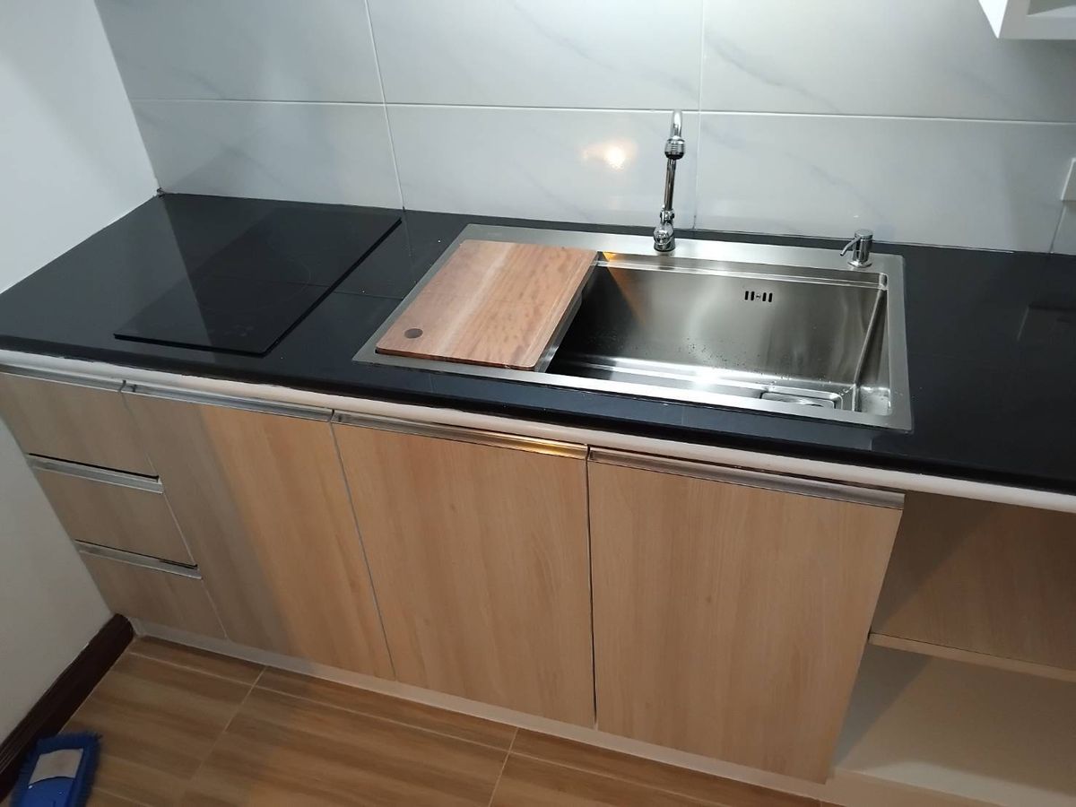 ให้เช่าคอนโดสุขุมวิท อโศก ทองหล่อ : ให้เช่าคอนโด ซิตี้ รีสอร์ท สุขุมวิท 49 ขนาด 61 ตร.ม. เฟอร์นิเจอร์ครบ (S03-2135)