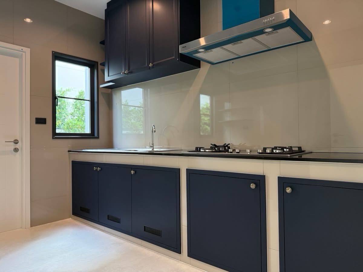 For RentHouseBangna, Bearing, Lasalle : #For rent 🚨 Rare Unit! Near the clubhouse - There are only 4 houses in the alley, premium decorations, ready to move in.