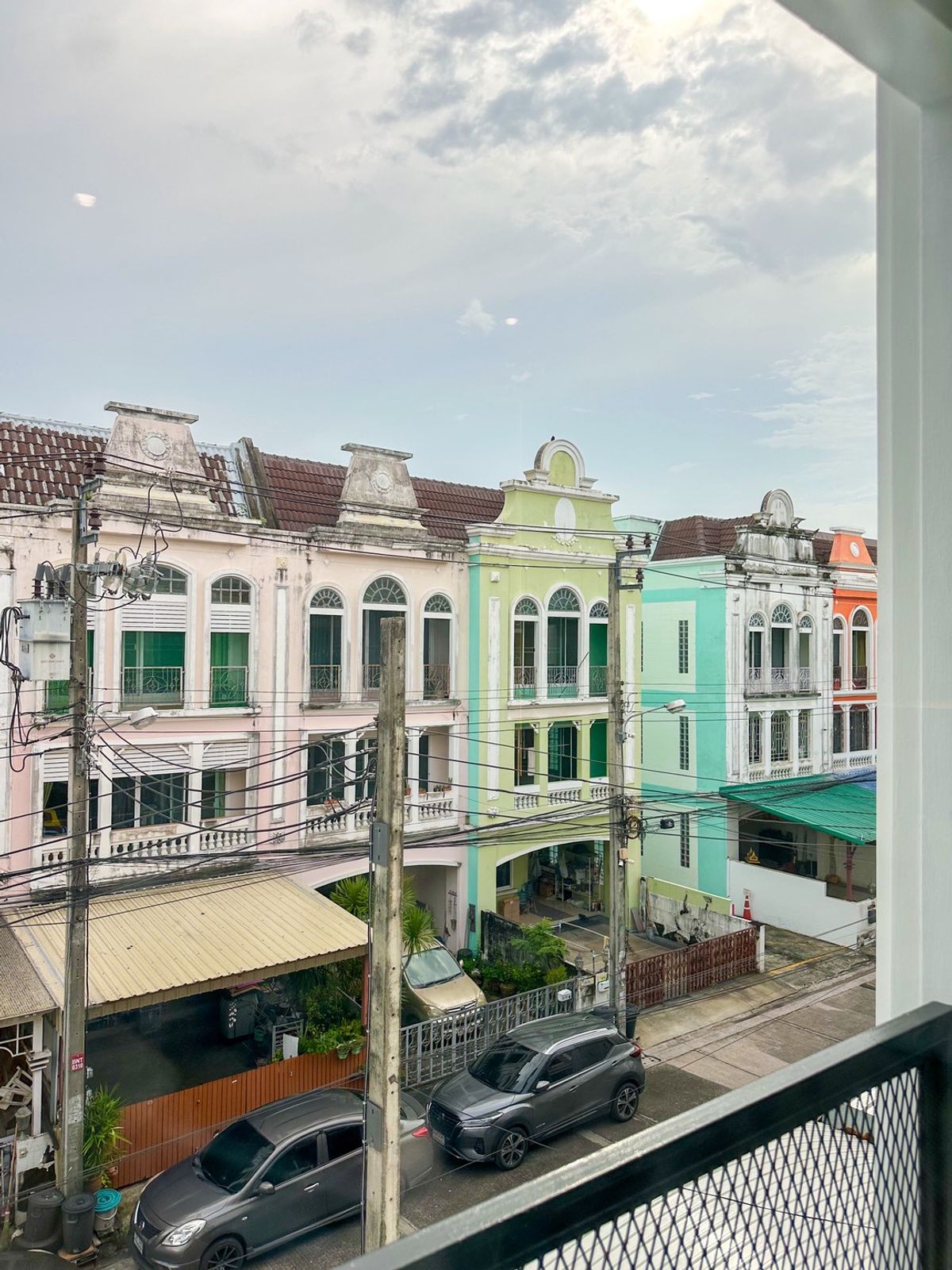 ขายทาวน์โฮมพัฒนาการ ศรีนครินทร์ : 🔥 HOT DEAL! ทาวน์โฮม 3 ชั้น “เดอะสยาม“ เฉลิมพระเกียรติ ร.9 ซ.38 ฟังก์ชันครบ คุ้มยิ่งกว่าเช่า! ✨