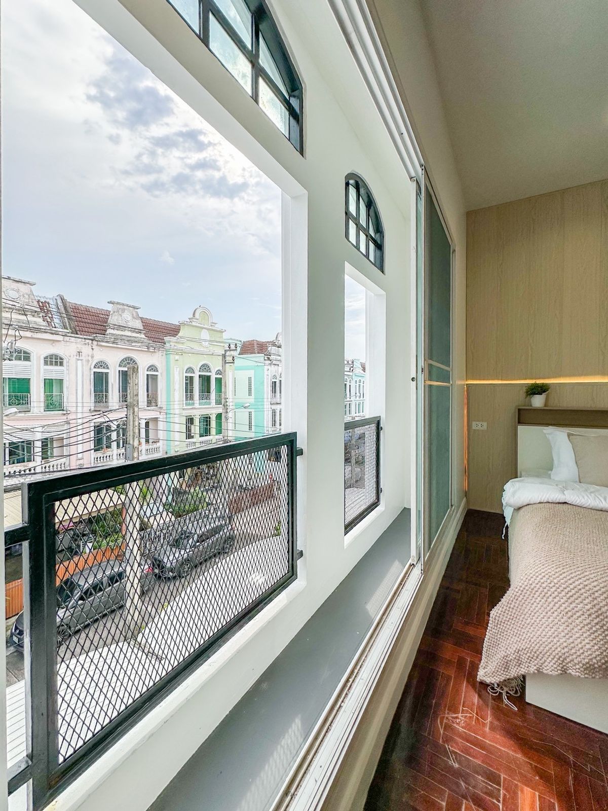 ขายทาวน์โฮมพัฒนาการ ศรีนครินทร์ : 🔥 HOT DEAL! ทาวน์โฮม 3 ชั้น “เดอะสยาม“ เฉลิมพระเกียรติ ร.9 ซ.38 ฟังก์ชันครบ คุ้มยิ่งกว่าเช่า! ✨