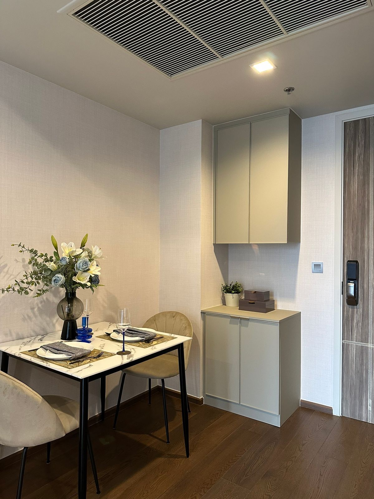 ขายคอนโดสุขุมวิท อโศก ทองหล่อ : ถ้าไม่ทัก แล้วจะพลาด ไอดีโอ คิว สุขุมวิท 36 ห้องตรงจากโครงการ ไม่ผ่านเอเจ้นท์ ราคาโปร 1 นอน 5.59 ล้านเท่านั้น แต่งครบ ฟรีส่วนกลาง 2 ปี พร้อมส่วนลดพิเศษหลังบ้าน