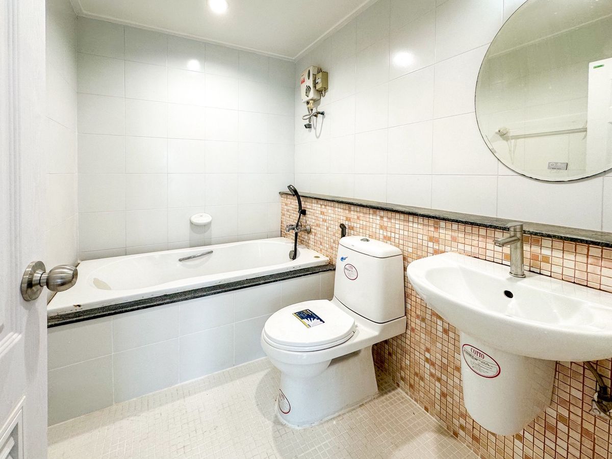 ขายทาวน์โฮมพัฒนาการ ศรีนครินทร์ : 🔥 HOT DEAL! ทาวน์โฮม 3 ชั้น “เดอะสยาม“ เฉลิมพระเกียรติ ร.9 ซ.38 ฟังก์ชันครบ คุ้มยิ่งกว่าเช่า! ✨