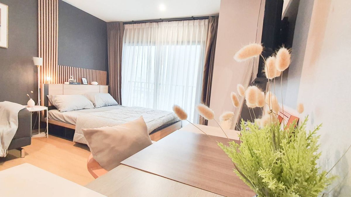 For RentCondoPinklao, Charansanitwong : Private corner room, no one can see you.