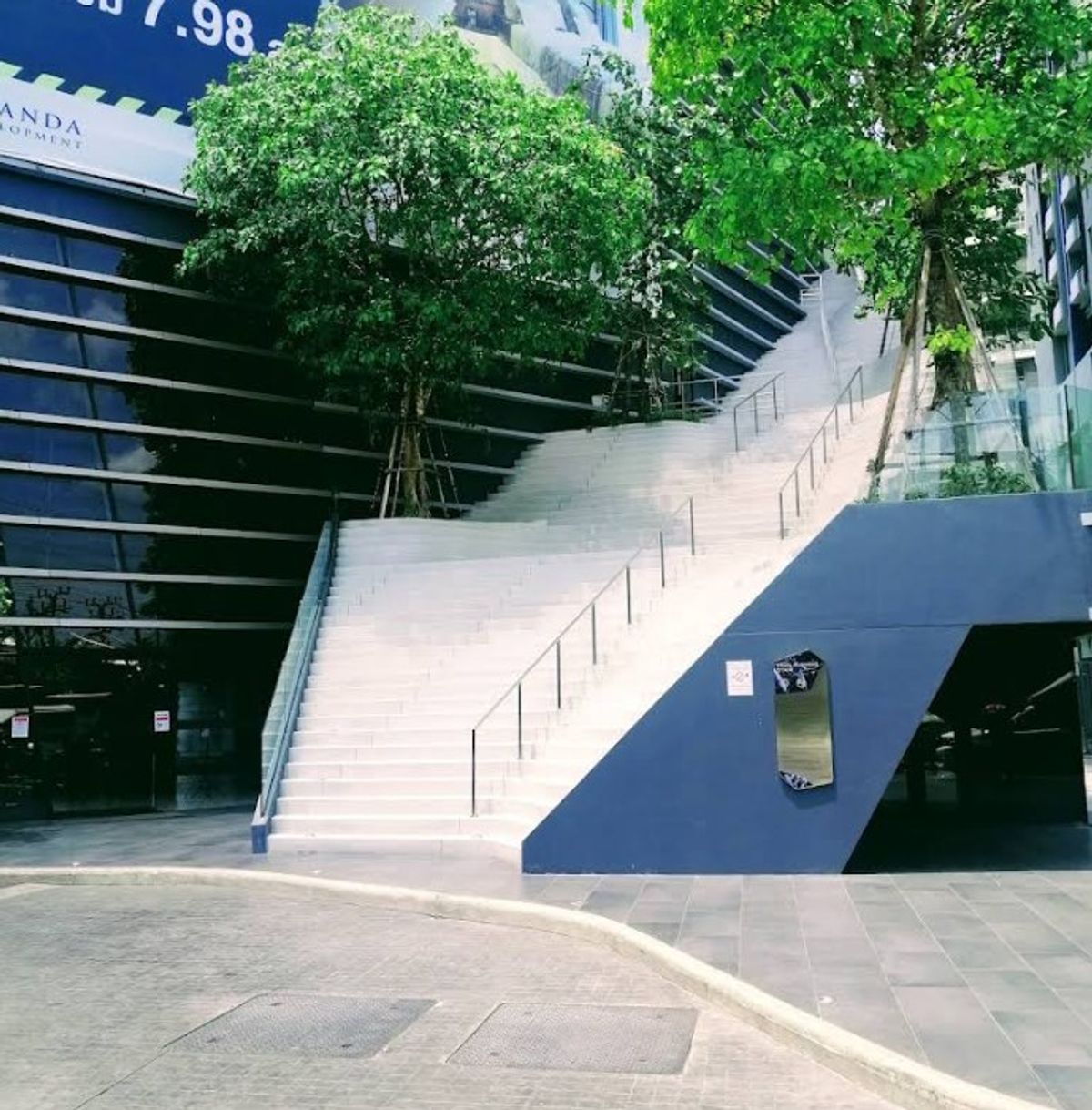 ร้านค้า/ตลาดนัดสุขุมวิท อโศก ทองหล่อ : ขาย/เช่า Shop หน้าคอนโด Ideo Mobi Asoke ทำเลอโศก – พระราม 9 ติดถนน พื้นที่ 191.05 ตร.ม. | 082-4499822 แพรวา