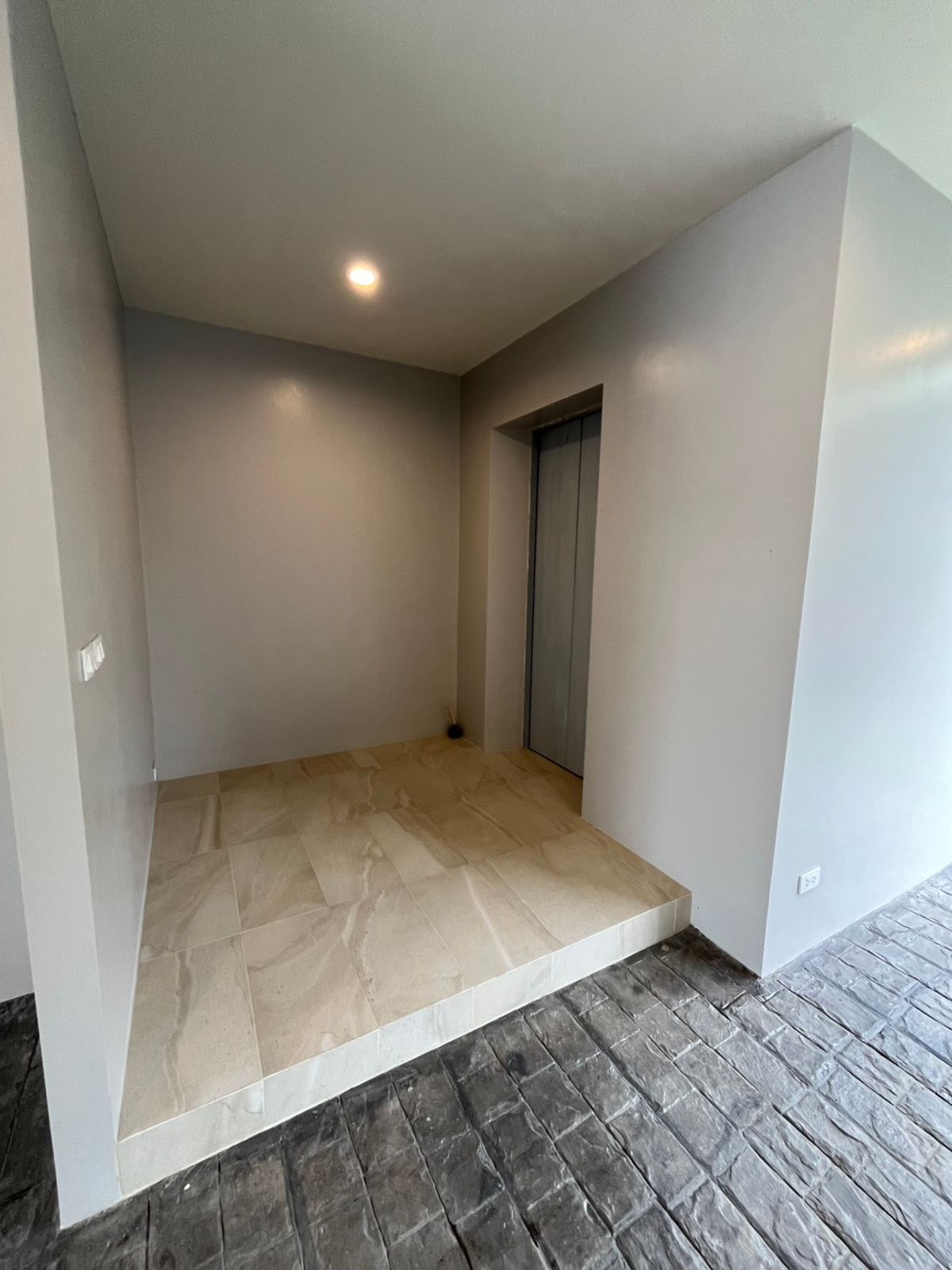 For SaleHome OfficeNawamin, Ramindra : RISE 46 Home Office Watcharapol-Sukapiban 5, luxury home office, 3.5 floors with private elevator, last 2 units left! Plot 5 | Land 41.28 sq m. | Usable area 407 sq m | Price only 15,000,000 baht (negotiable before closing the project) Peeraphong FIFA 087