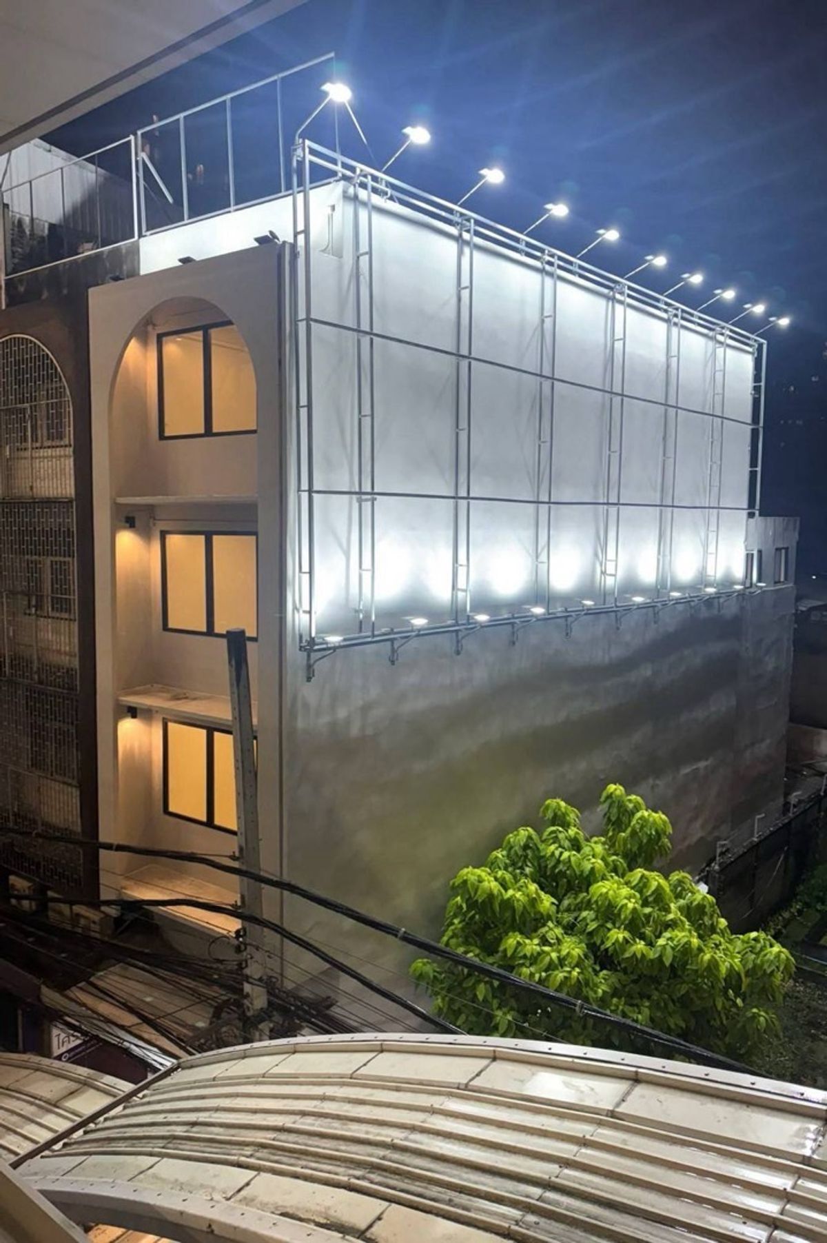 For RentShop HouseOnnut, Udomsuk : Shophouse for rent, commercial building, BTS Punnawithi, next to the main road, Sukhumvit, along the BTS line, convenient travel, there is parking nearby. All newly renovated buildings