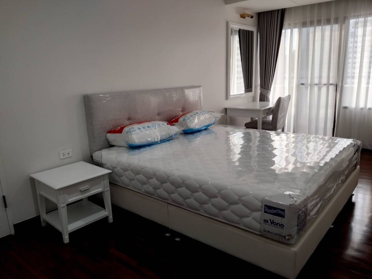 ให้เช่าคอนโดสุขุมวิท อโศก ทองหล่อ : ให้เช่าคอนโด ซิตี้ รีสอร์ท สุขุมวิท 49 ขนาด 61 ตร.ม. เฟอร์นิเจอร์ครบ (S03-2135)