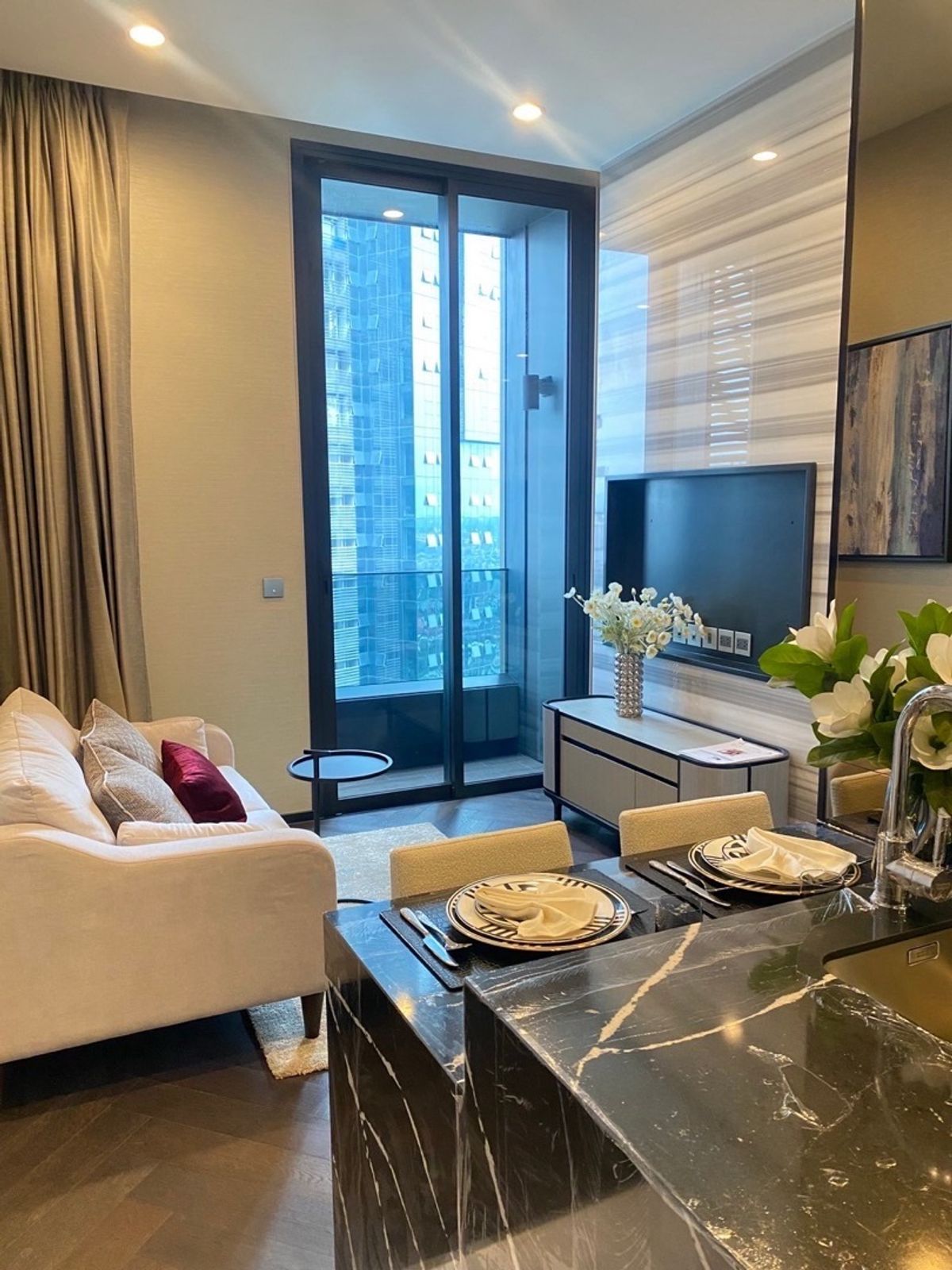 ขายคอนโดสุขุมวิท อโศก ทองหล่อ : ขาย The esse sukhumvit36 ล็อตสุดท้ายปิดโครงการ ตกแต่งพร้อมเข้าพักตามภาพ