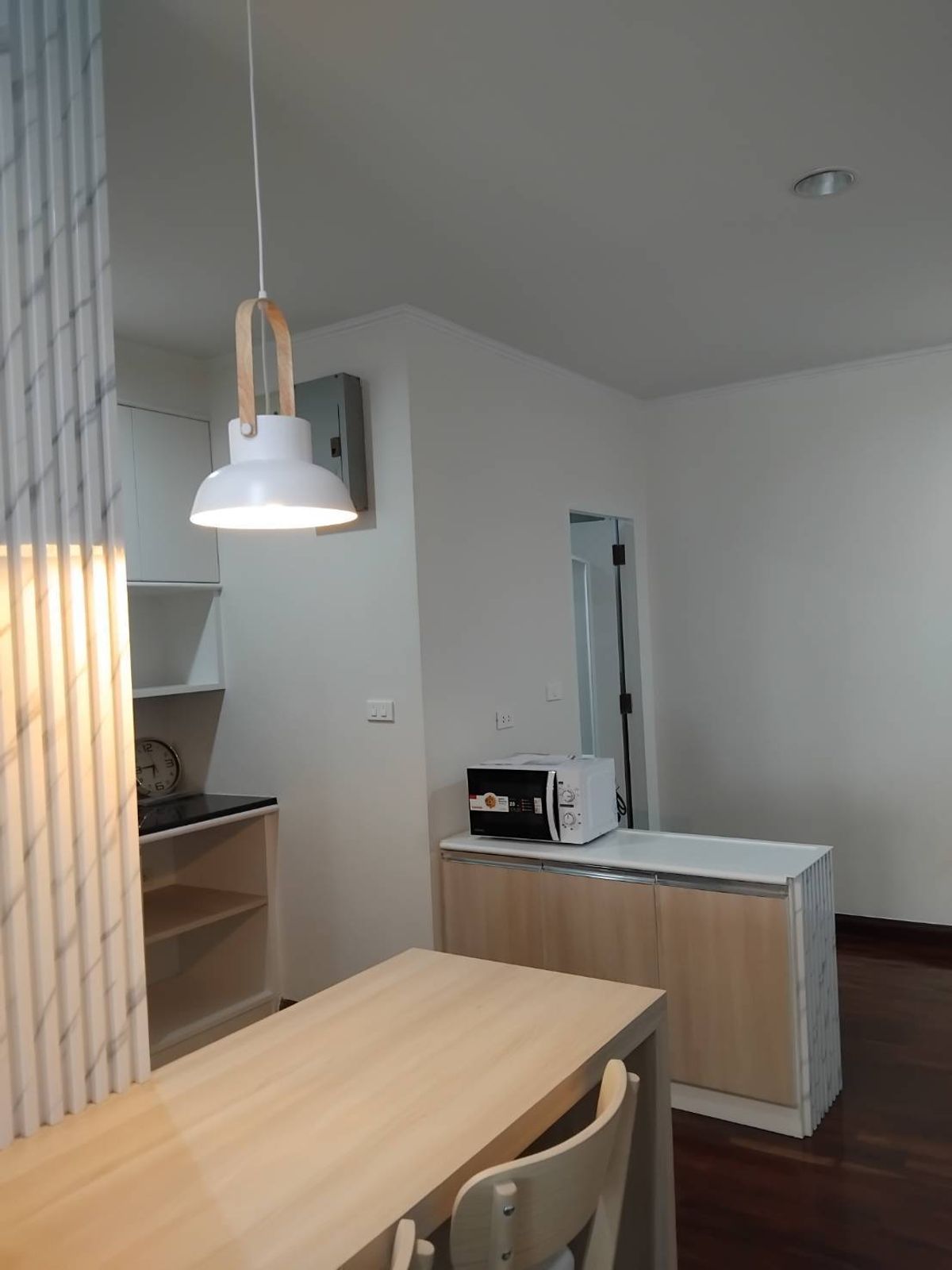 ให้เช่าคอนโดสุขุมวิท อโศก ทองหล่อ : ให้เช่าคอนโด ซิตี้ รีสอร์ท สุขุมวิท 49 ขนาด 61 ตร.ม. เฟอร์นิเจอร์ครบ (S03-2135)