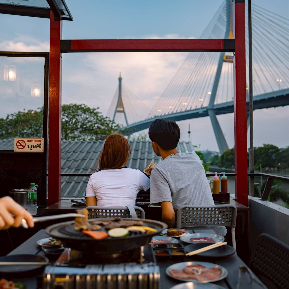 For LeaseholdRetail SpaceRathburana, Suksawat : Grill shop for rent Chef Mark's famous name Along the Chao Phraya River, Phra Pradaeng area, very good atmosphere.