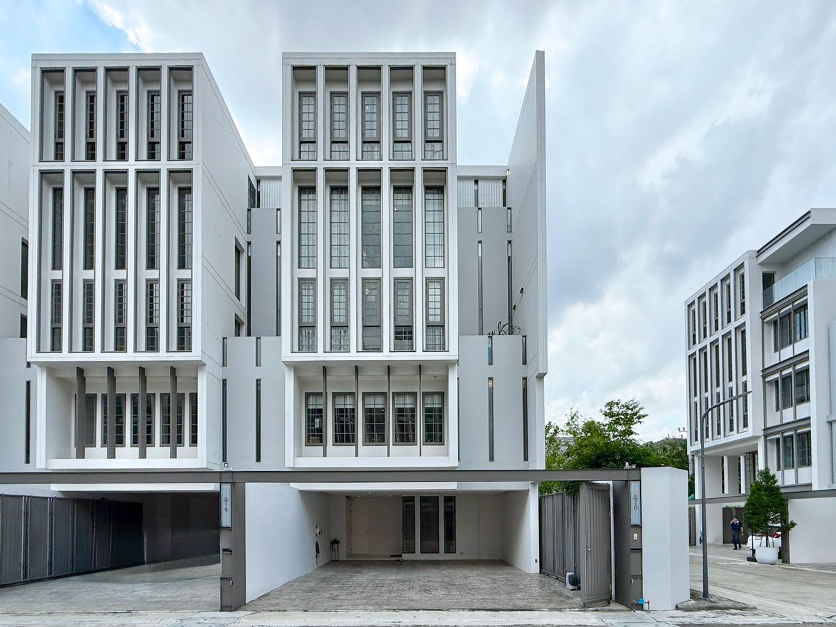 For SaleTownhomeYothinpattana,CDC : Luxurious townhome that meets the lifestyle of the new generation. and worth the investment Just a fraction of a second to the department store. CENTRALFESTIVAL EASTVILLE starting price 30 million baht 📞 Call now 065-2614622
