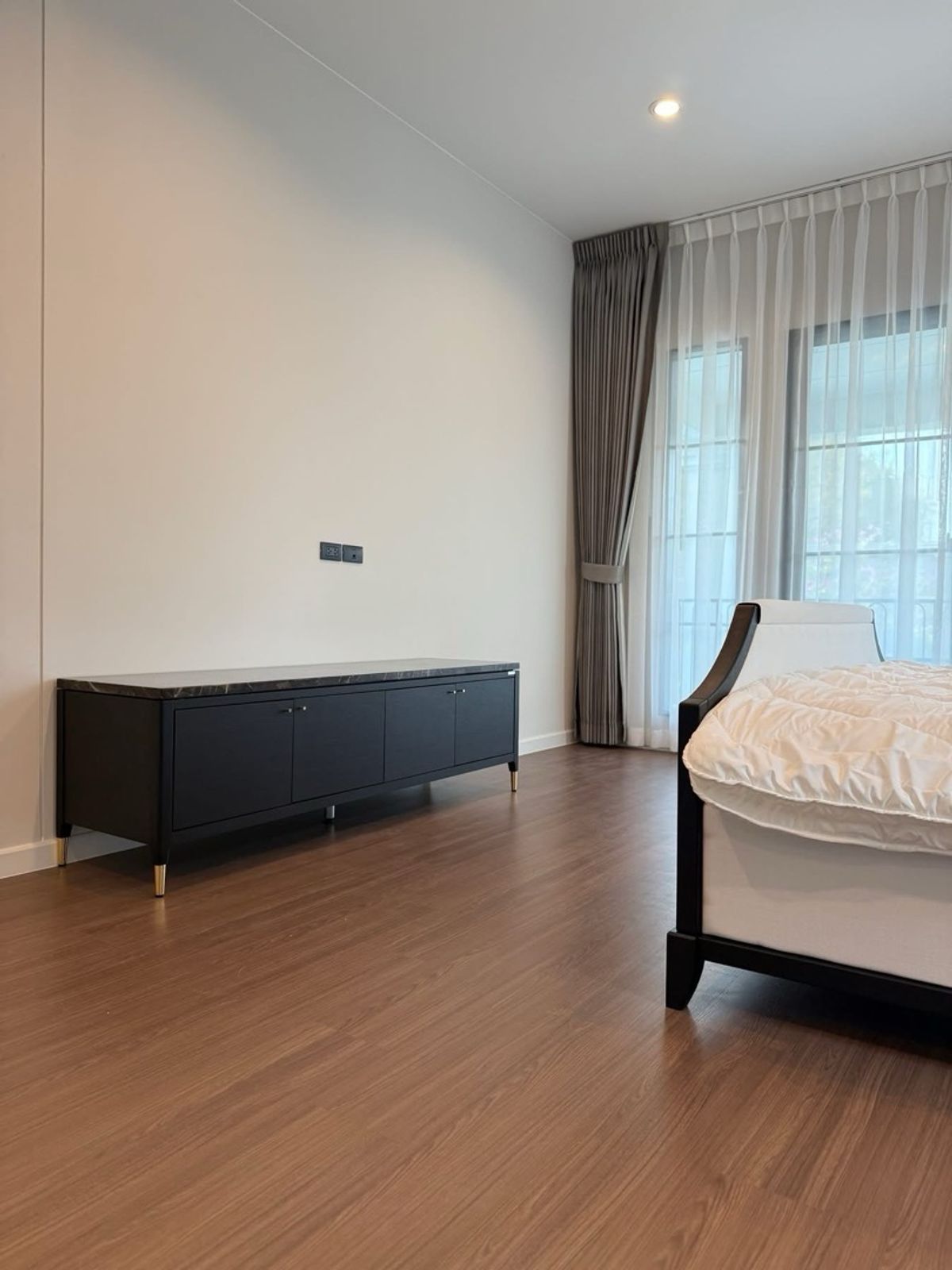 For RentHouseBangna, Bearing, Lasalle : #For rent 🚨 Rare Unit! Near the clubhouse - There are only 4 houses in the alley, premium decorations, ready to move in.