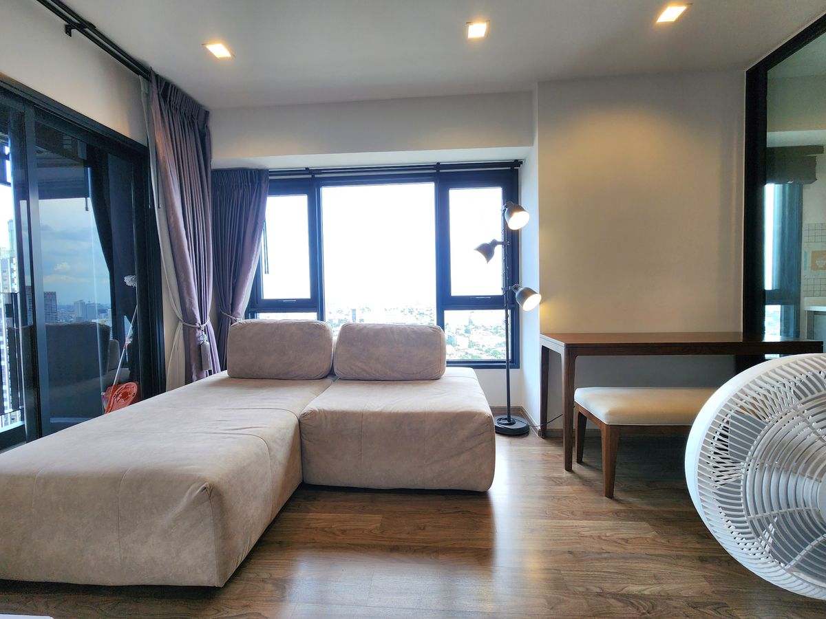 ให้เช่าคอนโดลาดพร้าว เซ็นทรัลลาดพร้าว : สถานะตามภาพปก วิวสวยเหมือนในซีรี่🔥 ให้เช่า! ห้องมุมหนึ่งเดียว ชั้น 40 Life Ladprao Valley ติด BTS ห้าแยกลาดพร้าว 🔥แปลนห้องแบบพิเศษ