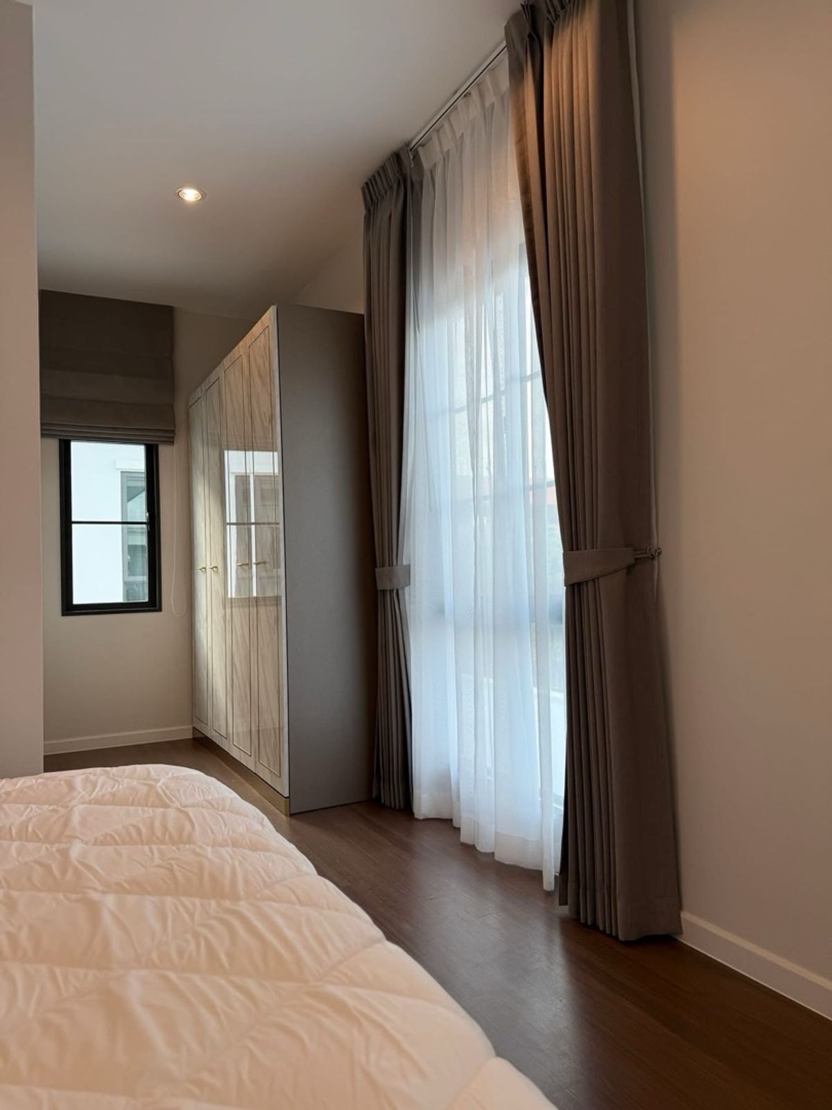 For RentHouseBangna, Bearing, Lasalle : #For rent 🚨 Rare Unit! Near the clubhouse - There are only 4 houses in the alley, premium decorations, ready to move in.