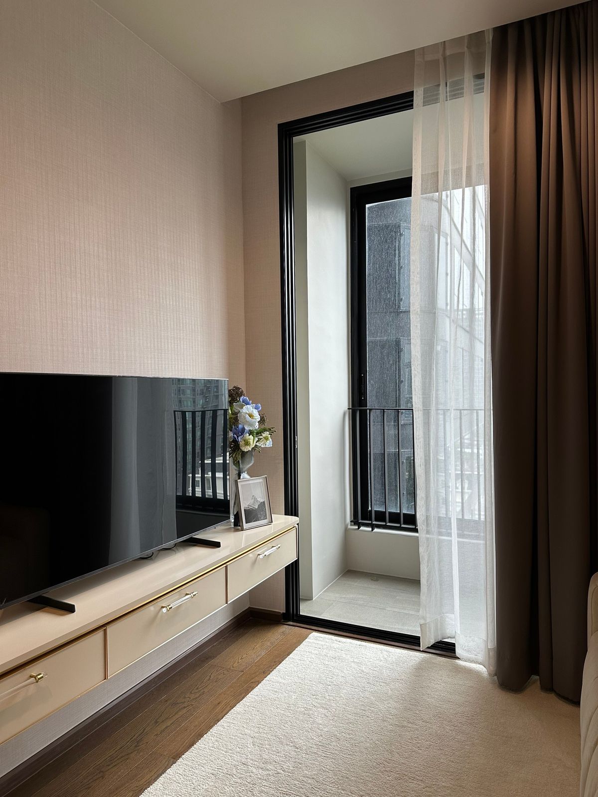 ขายคอนโดสุขุมวิท อโศก ทองหล่อ : ถ้าไม่ทัก แล้วจะพลาด ไอดีโอ คิว สุขุมวิท 36 ห้องตรงจากโครงการ ไม่ผ่านเอเจ้นท์ ราคาโปร 1 นอน 5.59 ล้านเท่านั้น แต่งครบ ฟรีส่วนกลาง 2 ปี พร้อมส่วนลดพิเศษหลังบ้าน