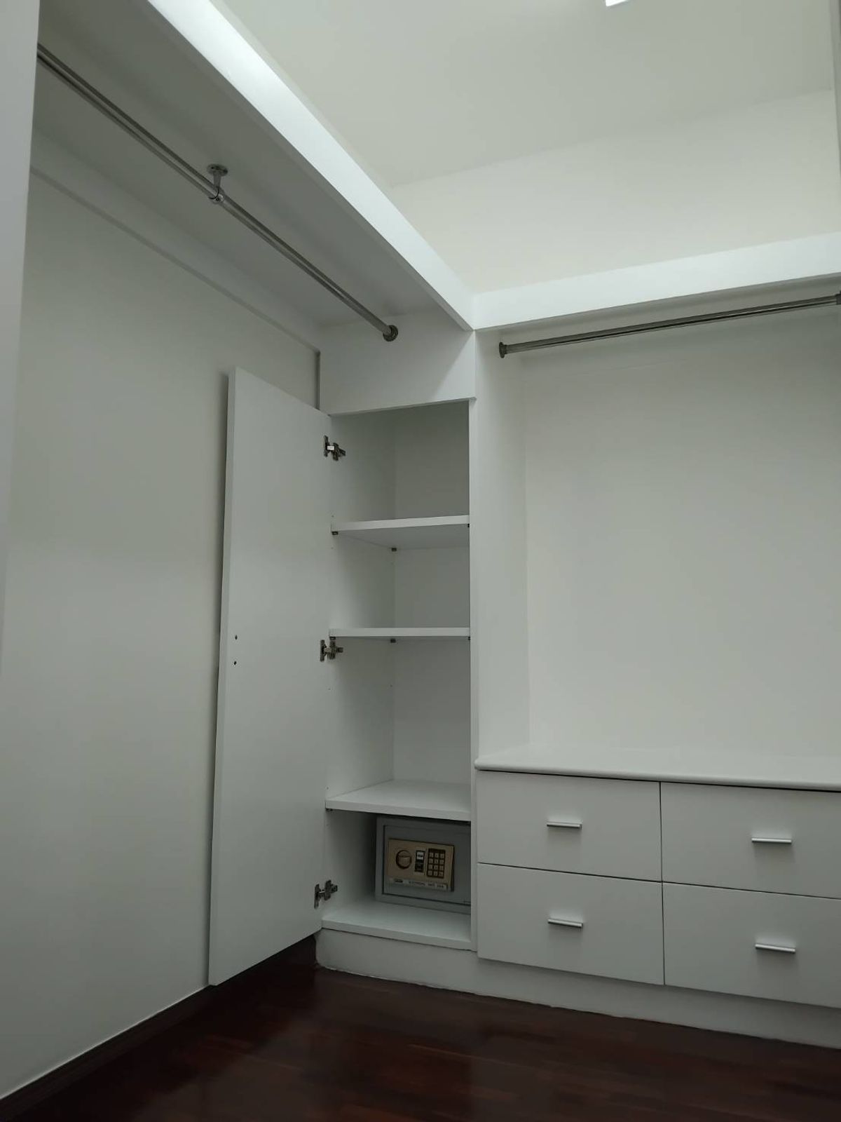 ให้เช่าคอนโดสุขุมวิท อโศก ทองหล่อ : ให้เช่าคอนโด ซิตี้ รีสอร์ท สุขุมวิท 49 ขนาด 61 ตร.ม. เฟอร์นิเจอร์ครบ (S03-2135)