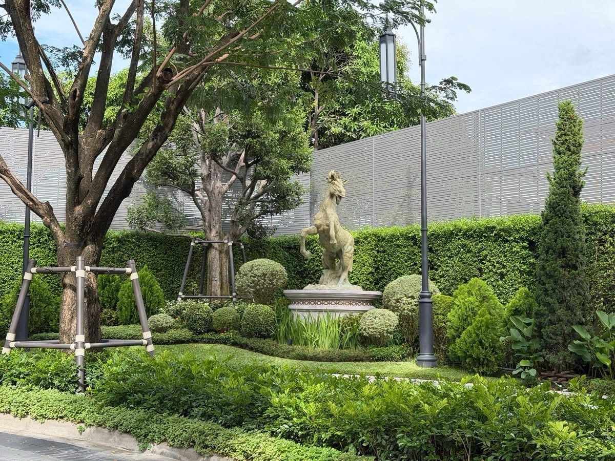 For RentHouseBangna, Bearing, Lasalle : #For rent 🚨 Rare Unit! Near the clubhouse - There are only 4 houses in the alley, premium decorations, ready to move in.