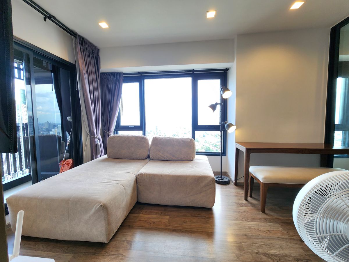 ให้เช่าคอนโดลาดพร้าว เซ็นทรัลลาดพร้าว : สถานะตามภาพปก วิวสวยเหมือนในซีรี่🔥 ให้เช่า! ห้องมุมหนึ่งเดียว ชั้น 40 Life Ladprao Valley ติด BTS ห้าแยกลาดพร้าว 🔥แปลนห้องแบบพิเศษ